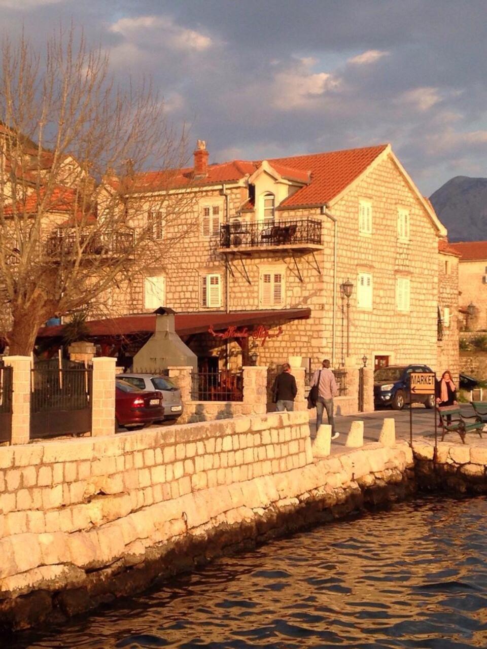Lady Of The Rocks Apartments Perast Exterior photo