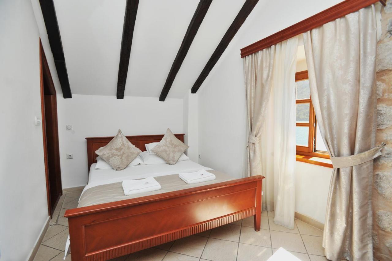 Lady Of The Rocks Apartments Perast Exterior photo