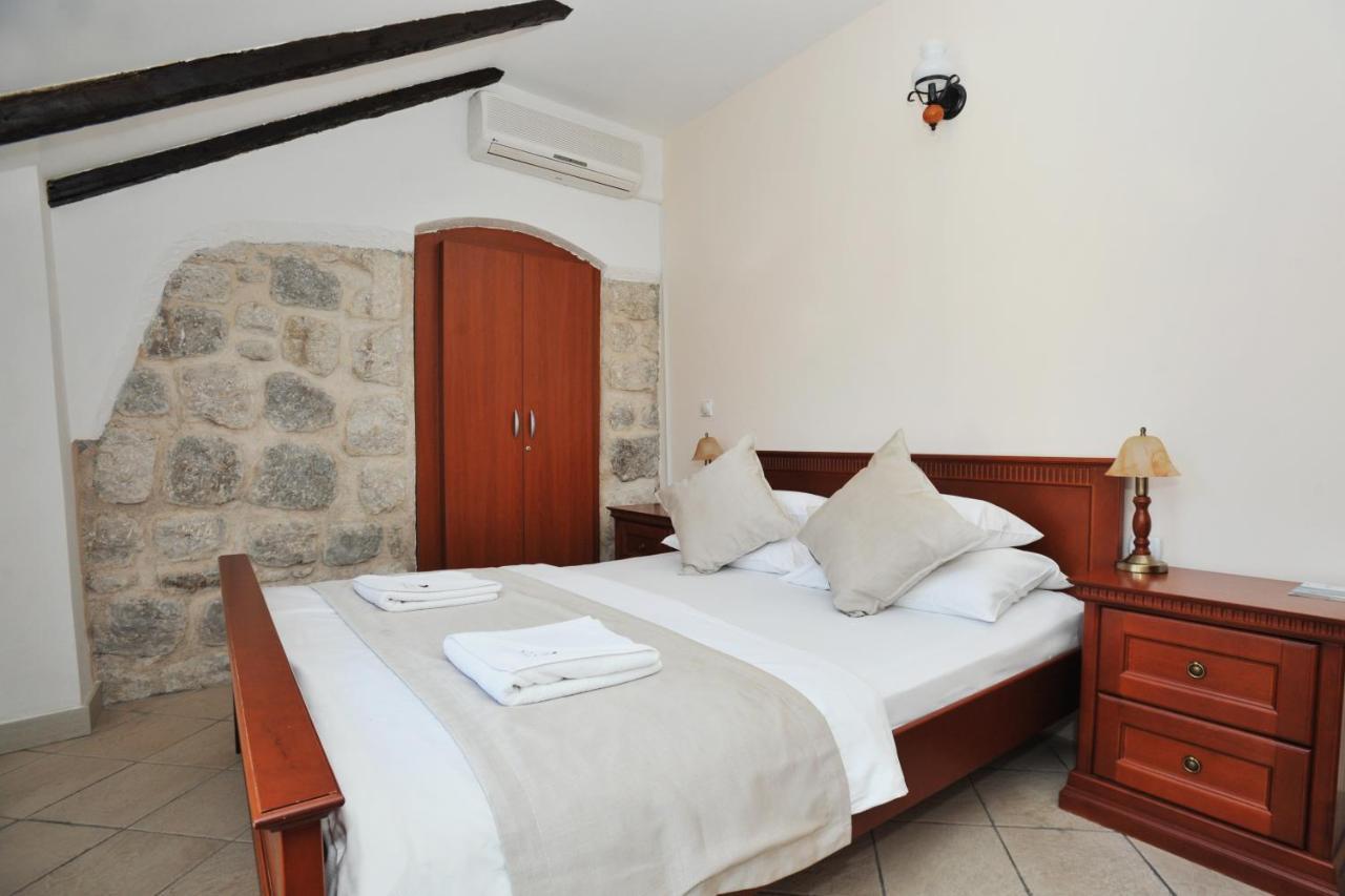 Lady Of The Rocks Apartments Perast Exterior photo
