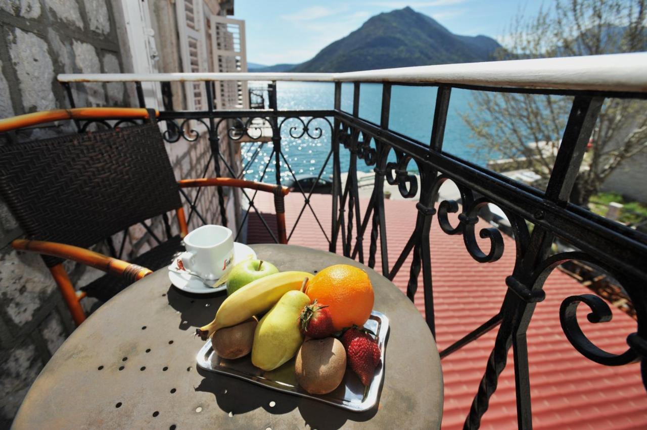 Lady Of The Rocks Apartments Perast Exterior photo